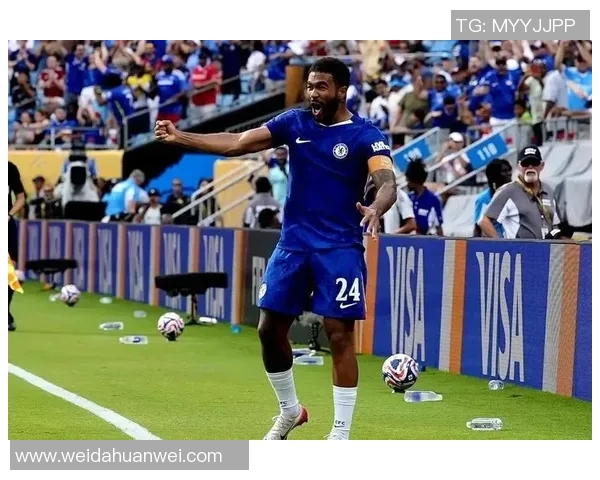 足球明星合拍解析:从球场到镜头背后的魅力与挑战