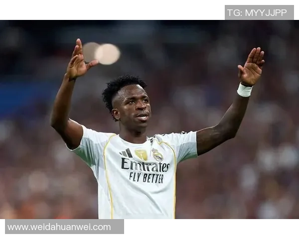 戴眼镜踢足球的球星们 展现非凡技艺与独特魅力 戴眼镜踢足球的球星们 展现非凡技艺与独特魅力