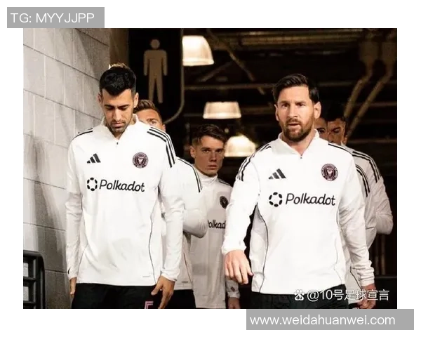 穿上17号球衣的足球明星们展现技艺与风采,球场上的璀璨明星各具特色 穿上17号球衣的足球明星们展现技艺与风采,球场上的璀璨明星各具特色